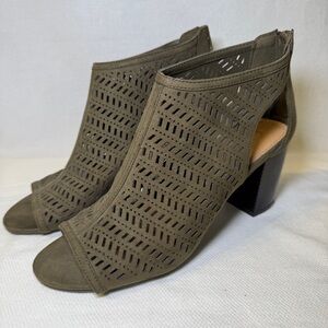 C Comfort est 1946 Peep Toe Ankle Laser Cut Out Booties Open Boots Shoes Size 10